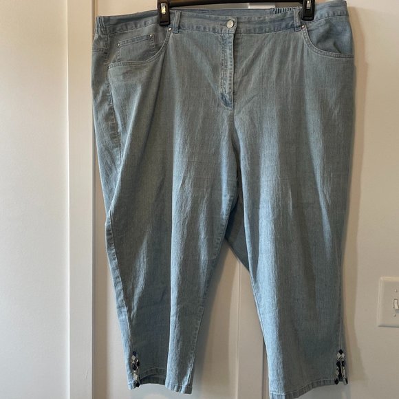 Women's Plus Size Light Wash Ruby Rd Denim Capris - Picture 1 of 4